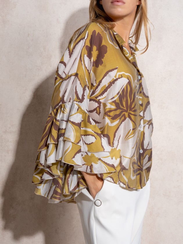 Blusa estampada com folhos