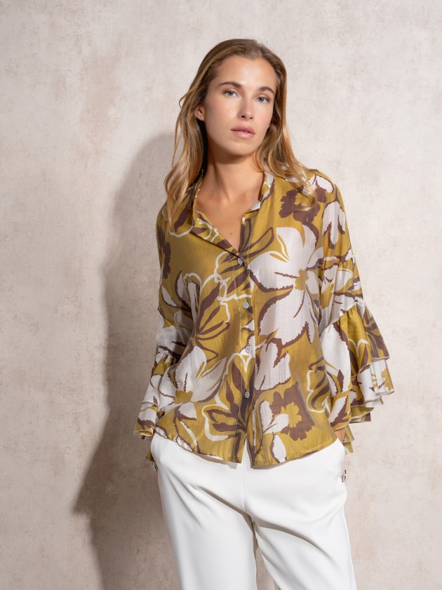 Blusa estampada com folhos