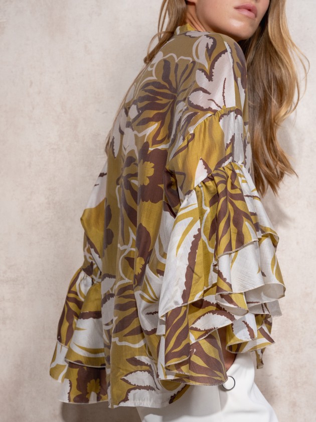 Blusa estampada com folhos