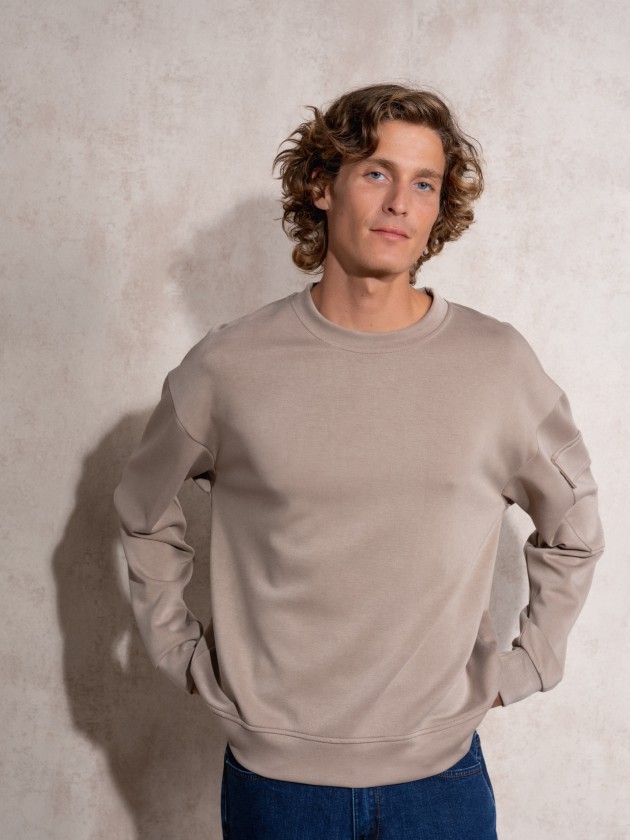 Sweater com decote redondo