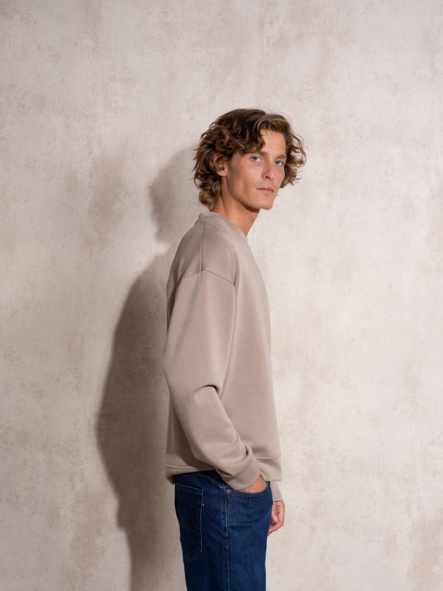 Sweater com decote redondo
