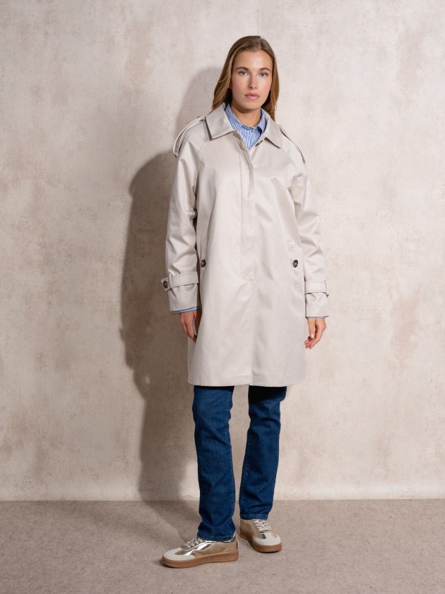 Gabardina com botes tartaruga
