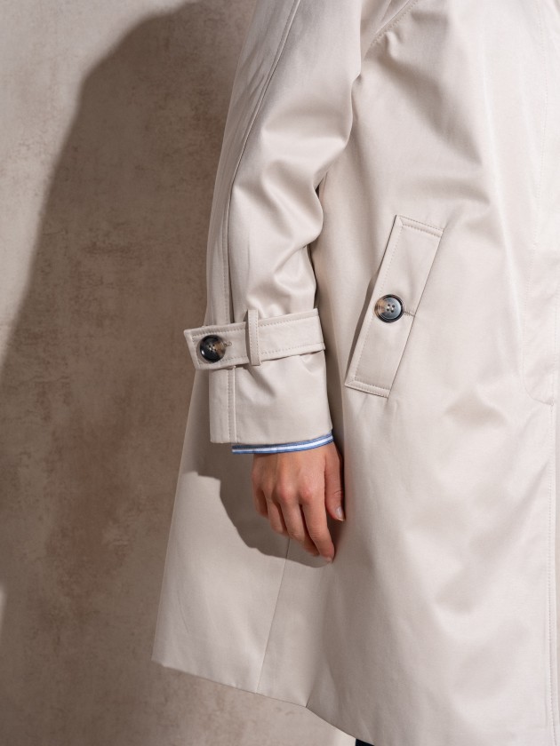 Gabardina com botes tartaruga