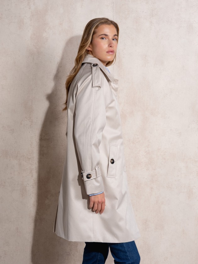Gabardina com botes tartaruga