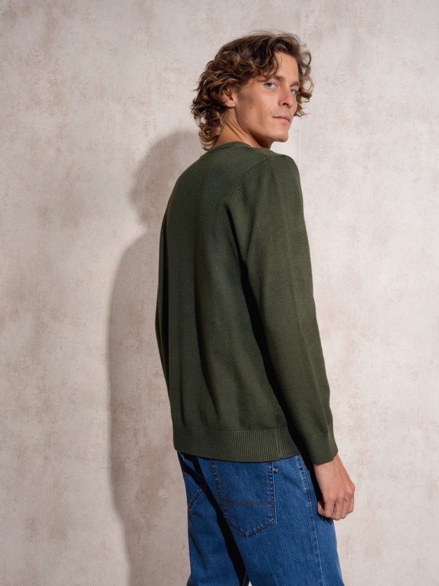Knitted sweater with round neckline