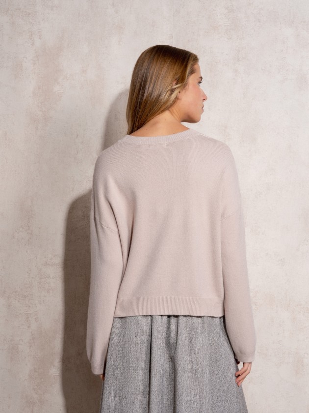 Knitted sweater with sparkles
