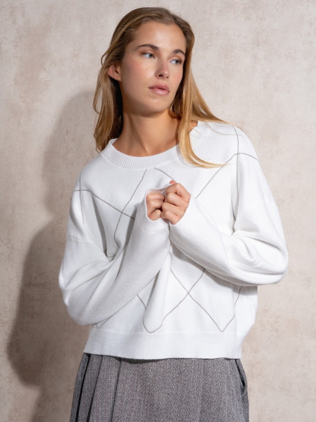 Knitted sweater with sparkles