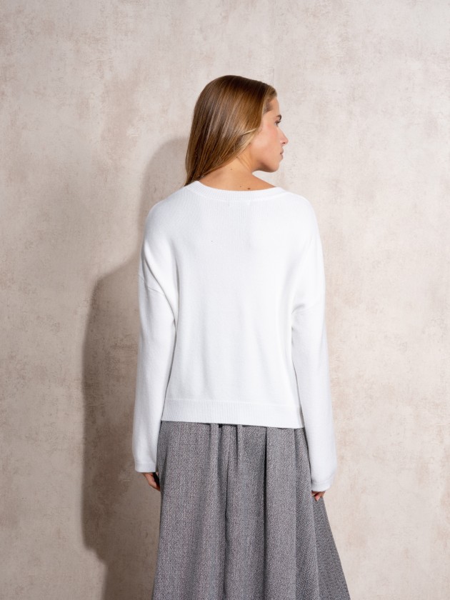 Knitted sweater with sparkles