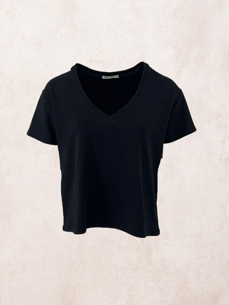V-neck t-shirt