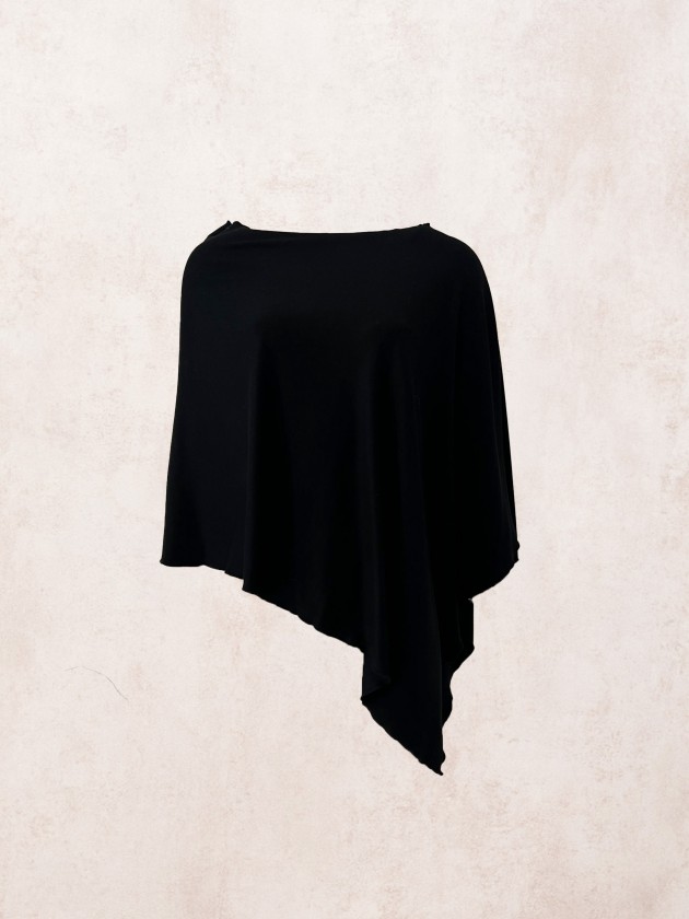 Round neckline cape