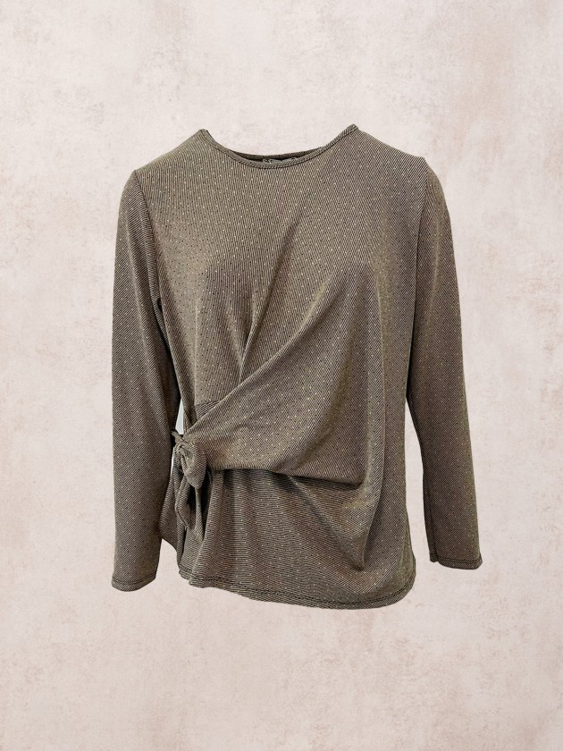 Sweater with bow