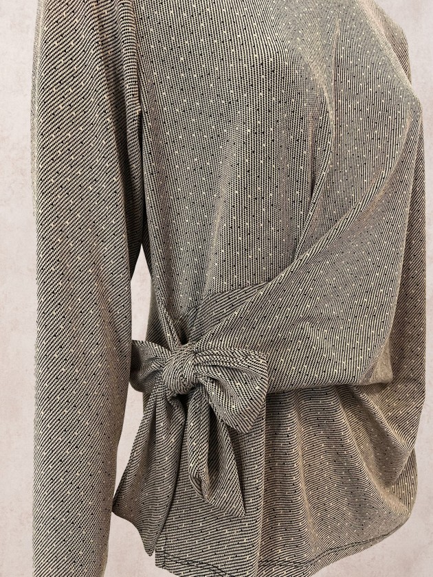 Sweater with bow