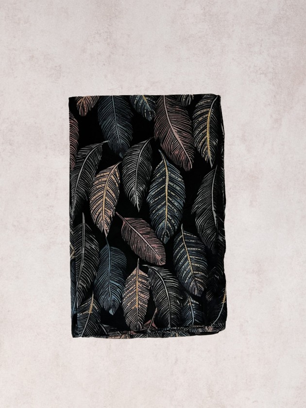 Scarf printed with colorful leaves
