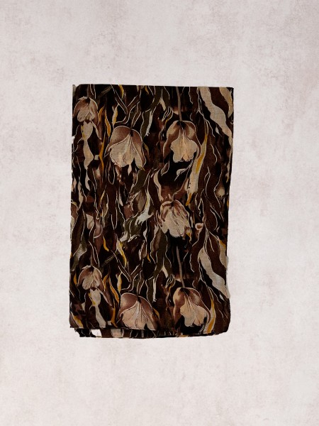 Scarf printed with colorful flowers