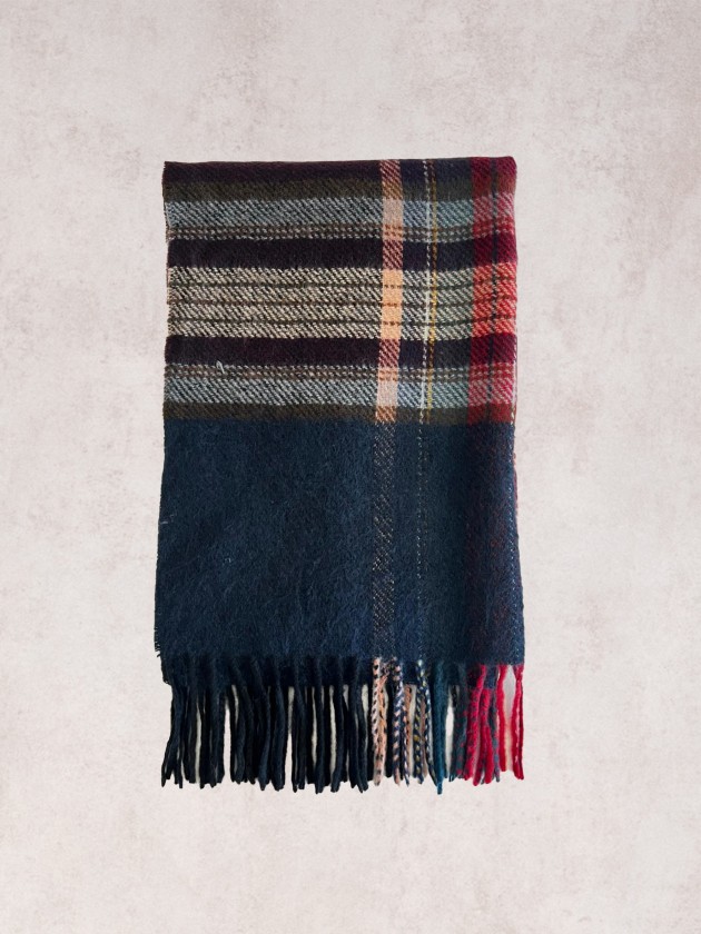 Plaid pattern scarf with fringes