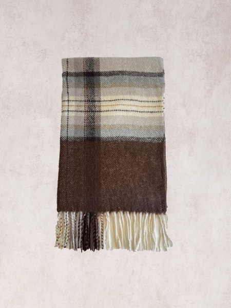 Plaid pattern scarf with fringes