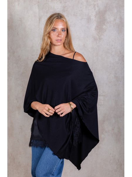 Round neckline cape
