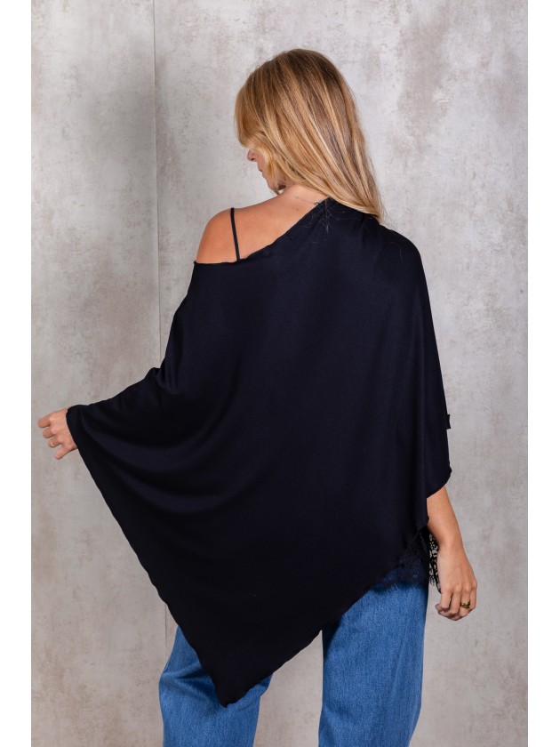 Round neckline cape