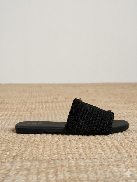 Flat sandal with raffia