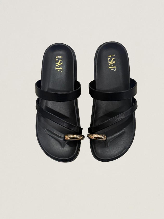 Flip-flops with straps and metallic embellishment Flip-flops with straps and metallic embellishment