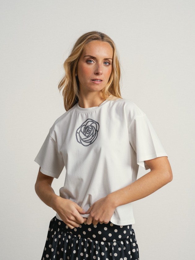 T-shirt with shiny application T-shirt with shiny application