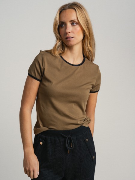 Contrast t-shirt