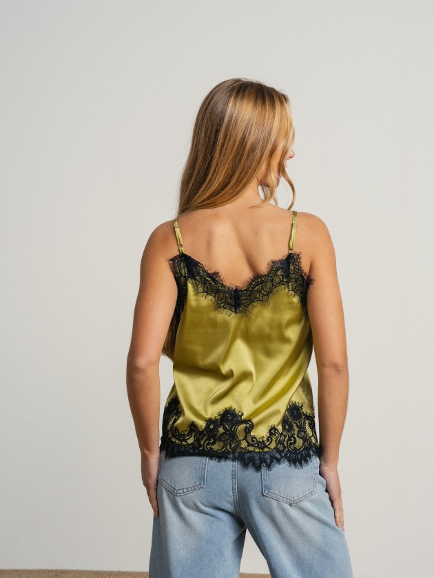 Top with lace applications Top with lace applications