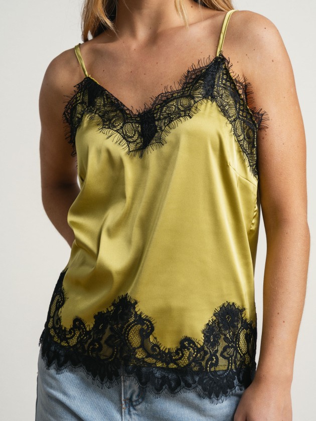 Top with lace applications Top with lace applications