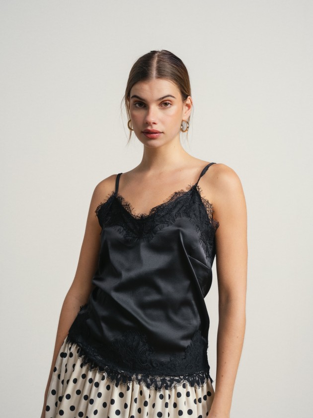 Top with lace applications Top with lace applications