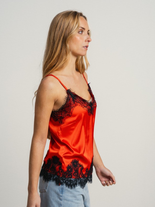 Top with lace applications Top with lace applications