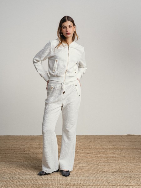 Trousers with ties