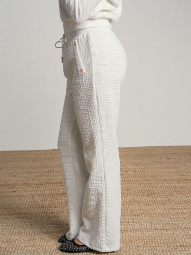 Trousers with ties