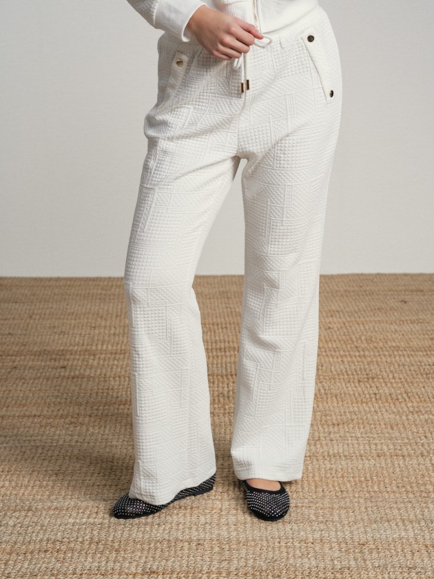 Trousers with ties