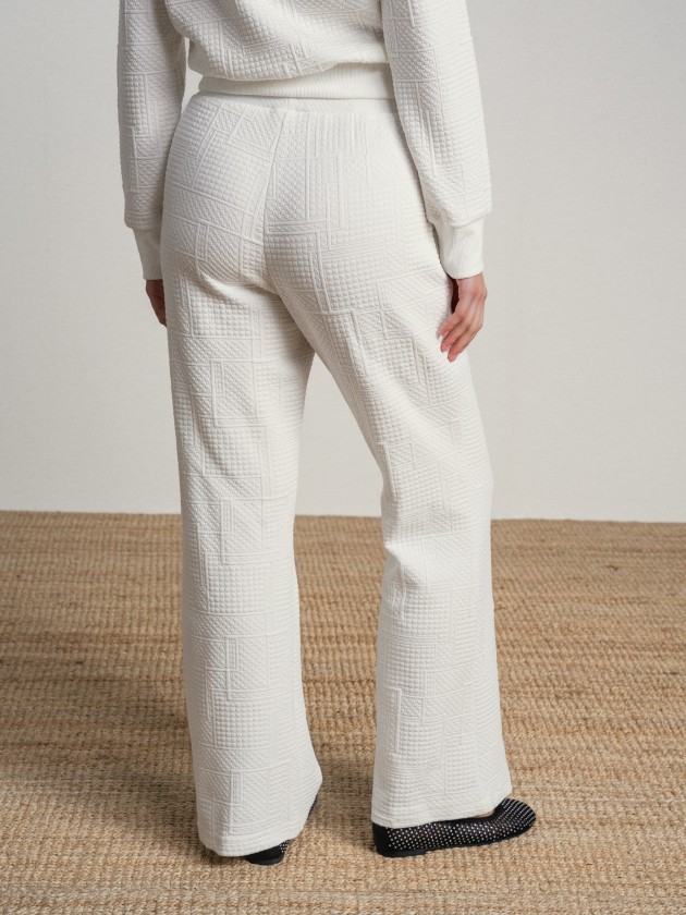 Trousers with ties