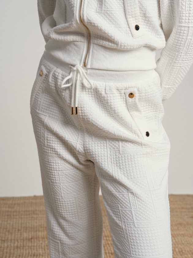 Trousers with ties