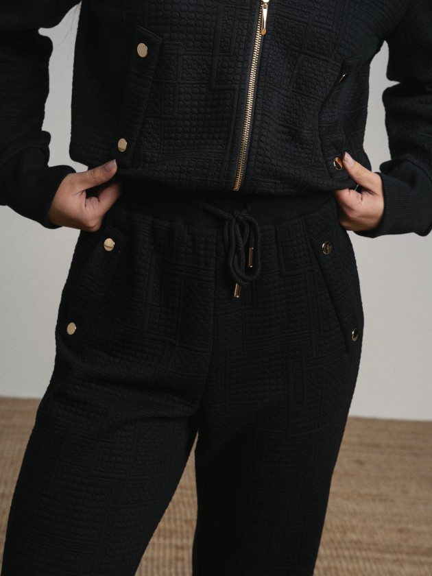 Trousers with ties