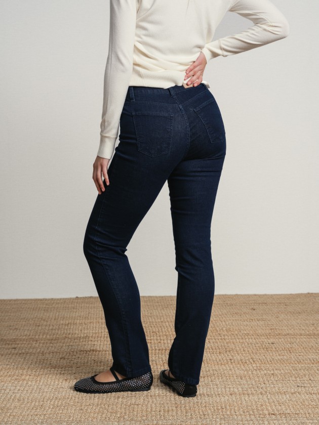 High-waisted jeans