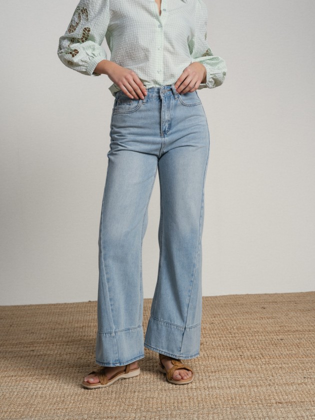 Jeans with stitching Jeans with stitching