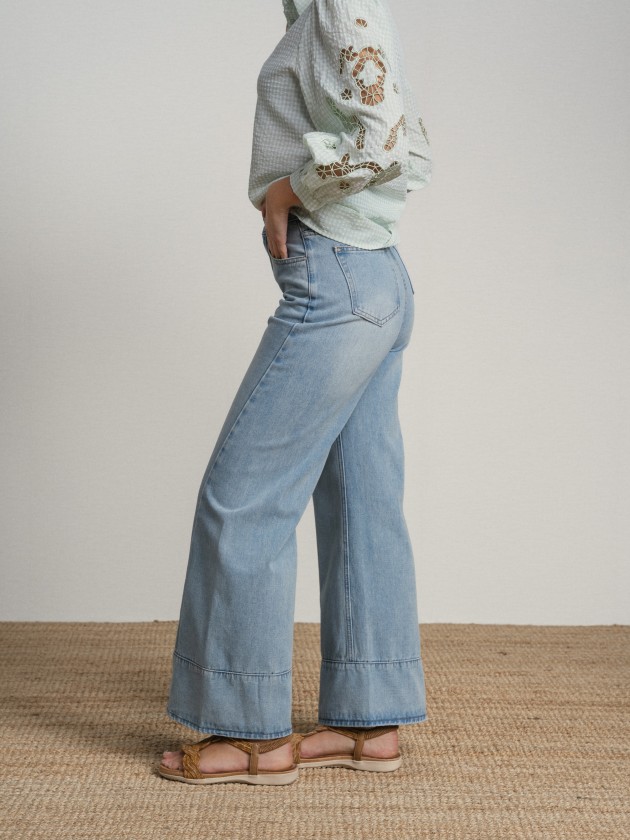Jeans with stitching Jeans with stitching