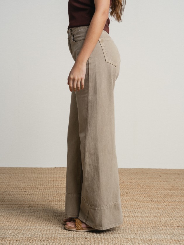 Jeans with stitching Jeans with stitching