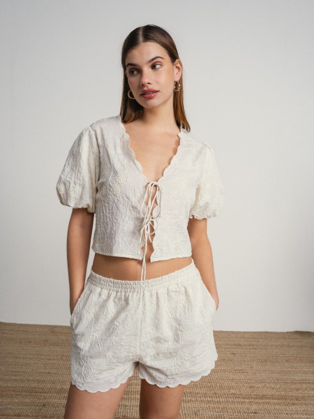 Embroidered blouse with balloon sleeves