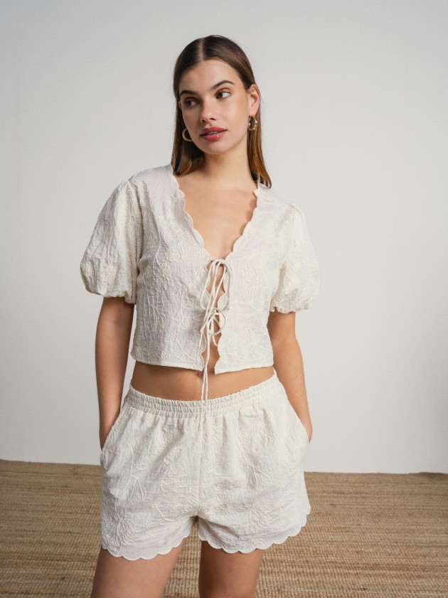 Embroidered blouse with balloon sleeves