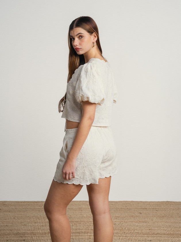 Embroidered blouse with balloon sleeves