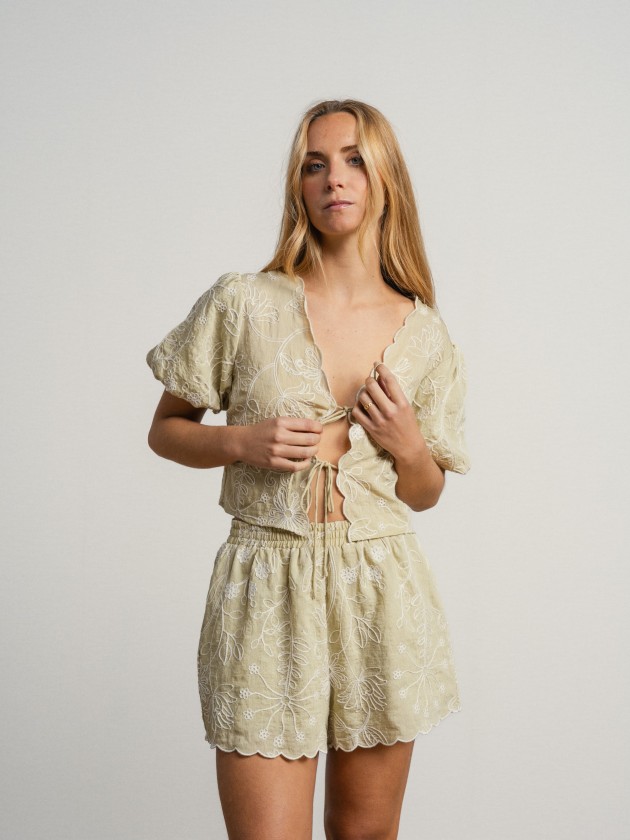 Embroidered blouse with balloon sleeves Embroidered blouse with balloon sleeves