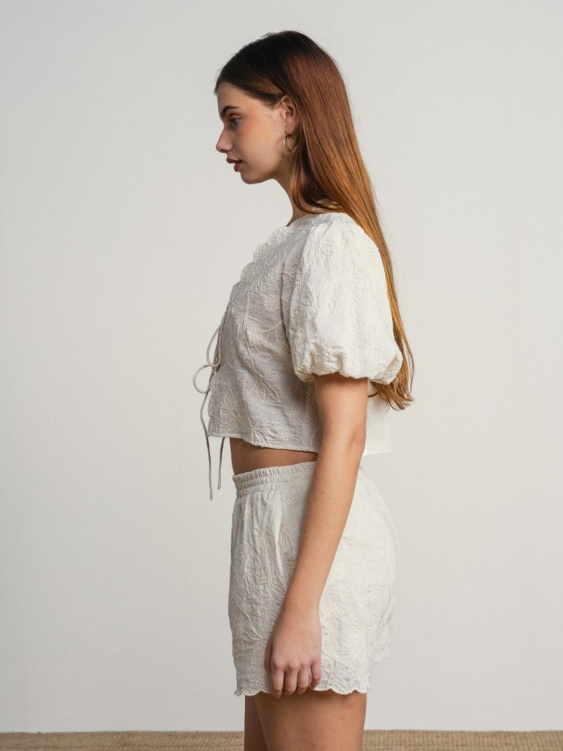 Embroidered blouse with balloon sleeves
