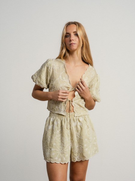 Embroidered blouse with balloon sleeves
