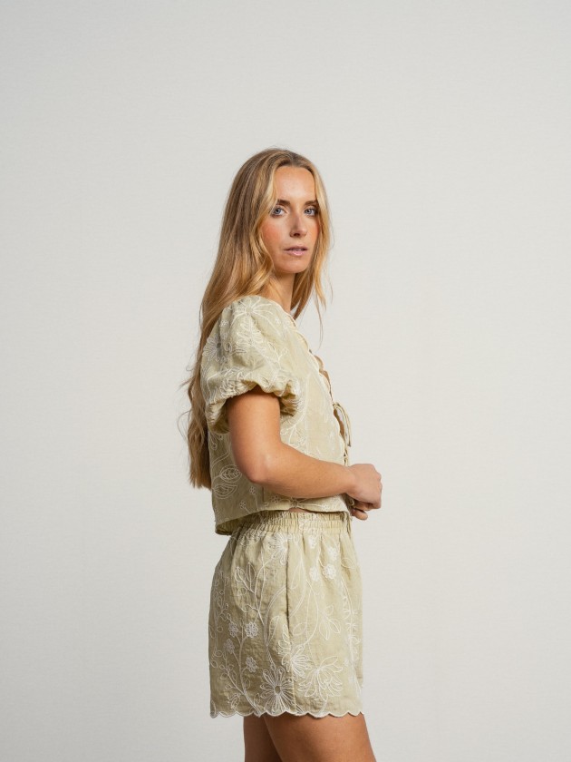 Embroidered blouse with balloon sleeves Embroidered blouse with balloon sleeves
