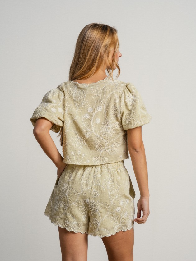 Embroidered blouse with balloon sleeves Embroidered blouse with balloon sleeves