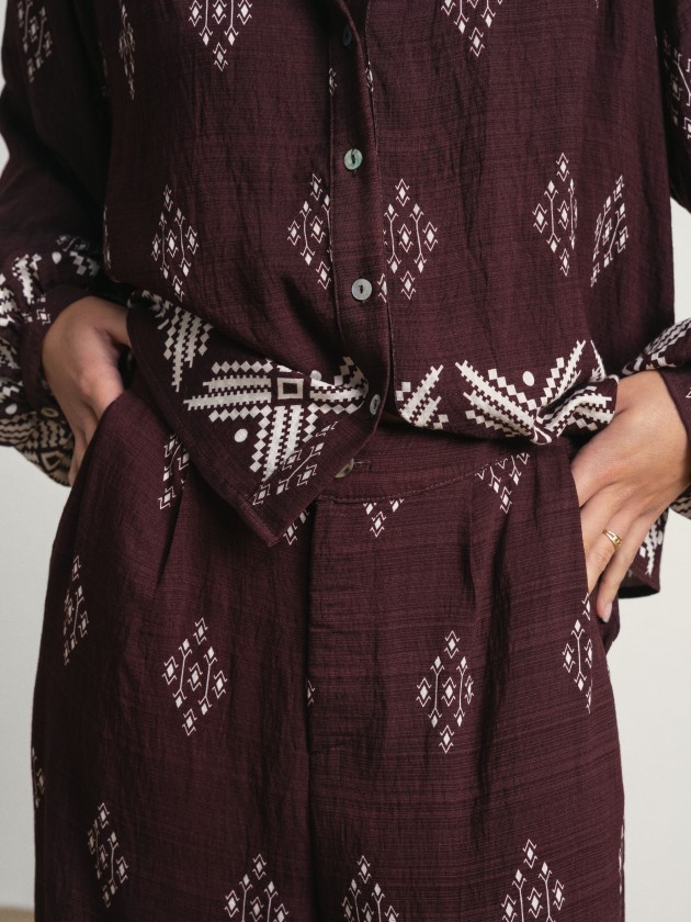 Wide, flowing pants with a print. Wide, flowing pants with a print.
