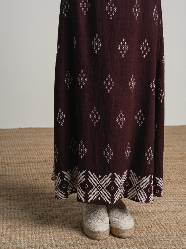 Long printed dress with a v-neck and thin straps